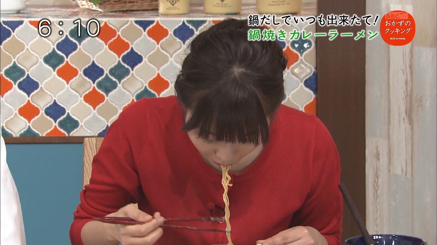 久冨慶子アナ　ラーメンを食べる