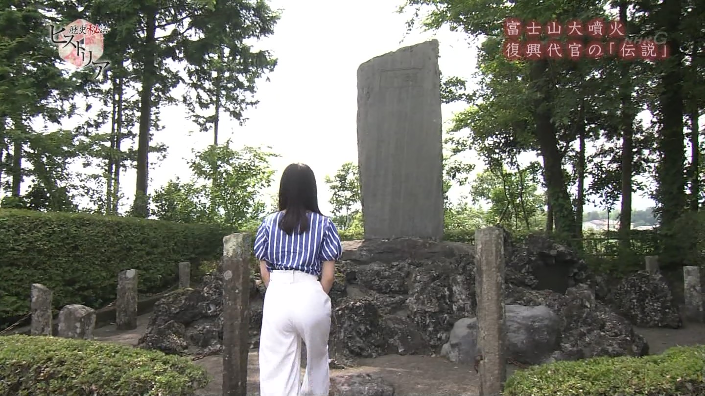 井上あさひアナ　白パンのお尻！