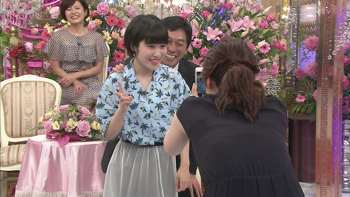 水卜麻美アナ　ノースリーブの背中にブラ線！