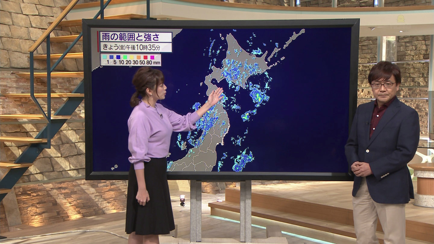 三谷紬アナ　巨乳！ 横乳！ 乗せ乳！