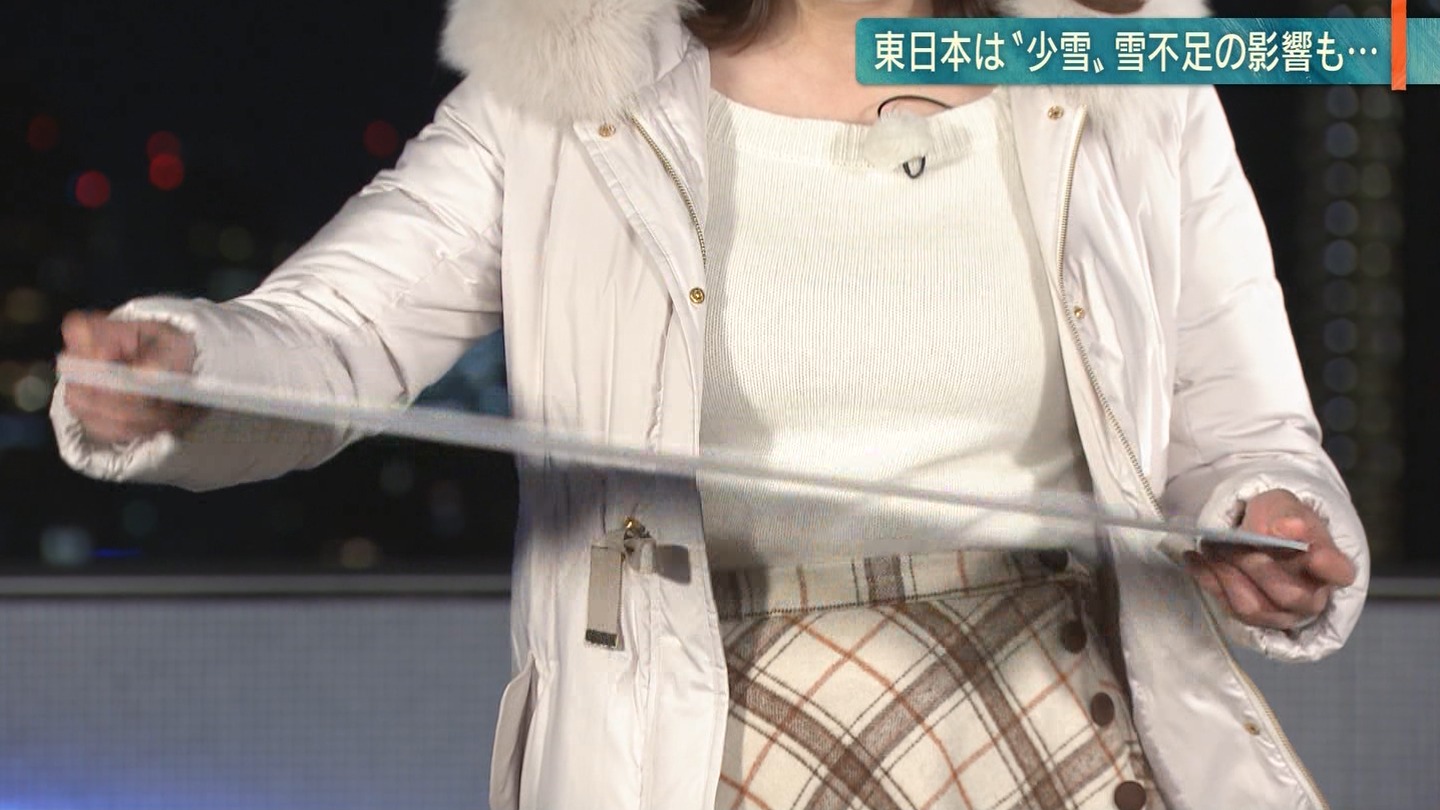 三谷紬アナ　寒空のニット巨乳！！